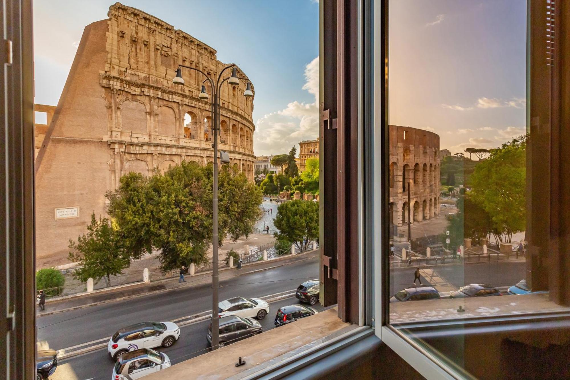 Iconic Apartment With Unique Colosseum View Róma Kültér fotó